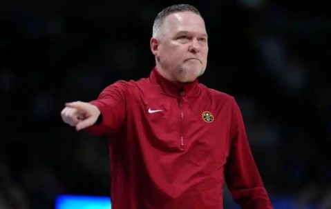 开云智能平台-放弃NBA，执教北卡罗来纳大学，迈克马龙年薪有多少？培养约基奇|掘金|NCAA|萨克拉门托国王队|尼古拉-约基奇|克利夫兰骑士队_新浪体育_新浪新闻